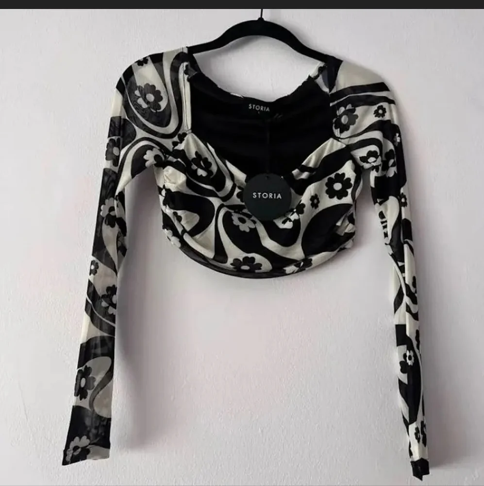🍉 NWT Storia Ditsy Floral Crop Top - Picture 2 of 2